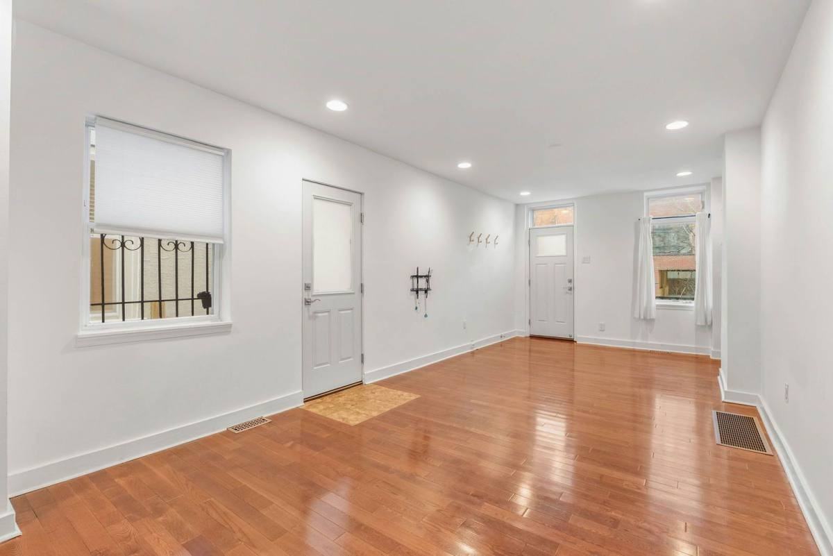 918 N 26th St - Photo 3 of 10