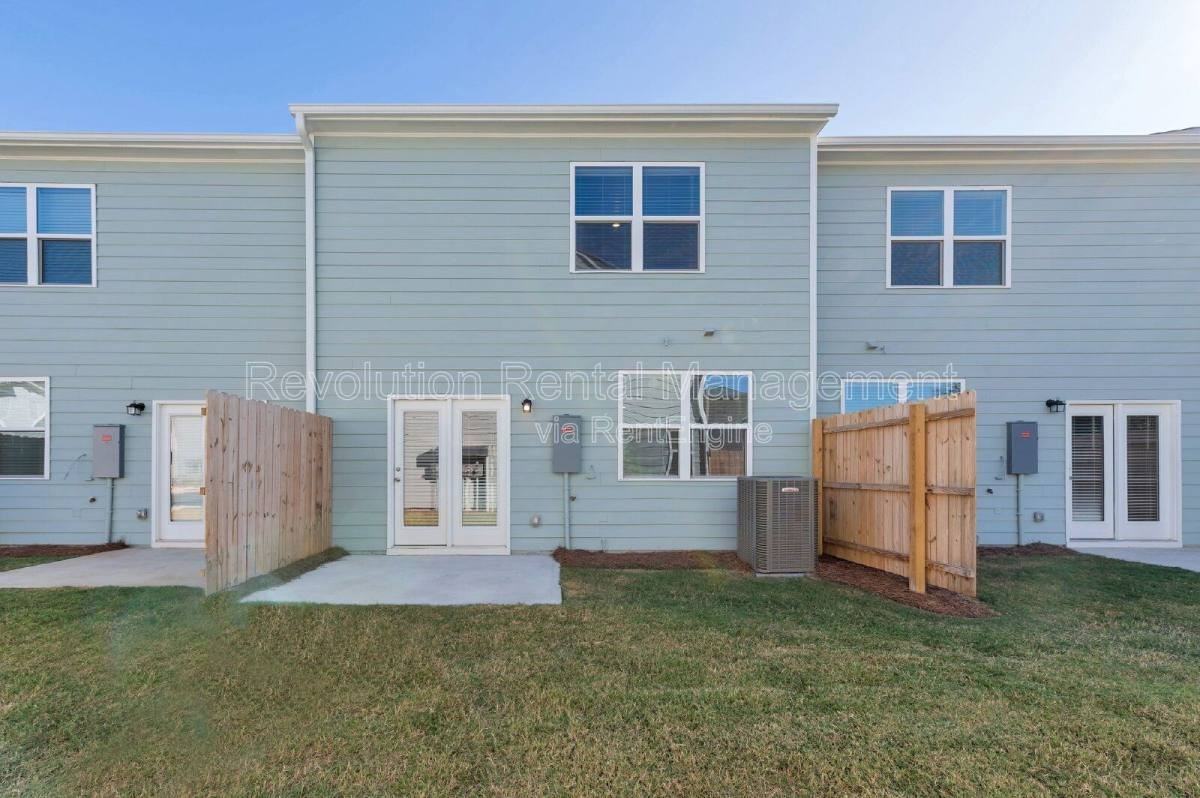 205 Fenchurch Way - Photo 2 of 10