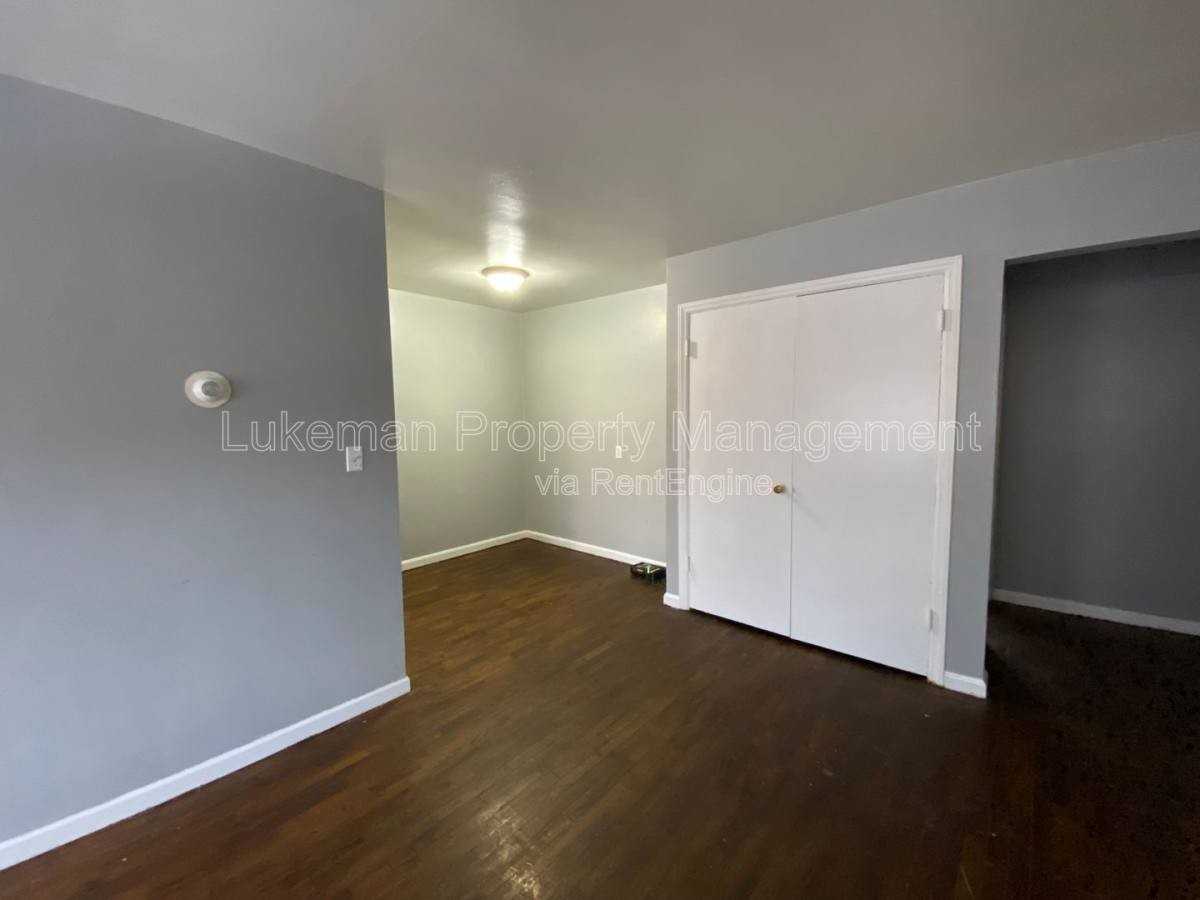 1117 S Westnedge Ave #4 - Photo 2 of 10