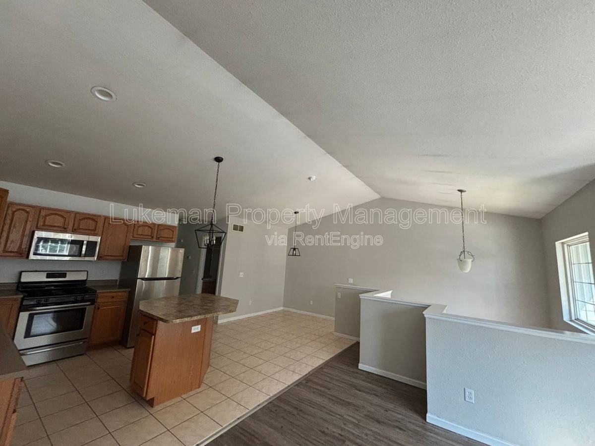 415 S Kendall Ave #407 - Photo 3 of 10