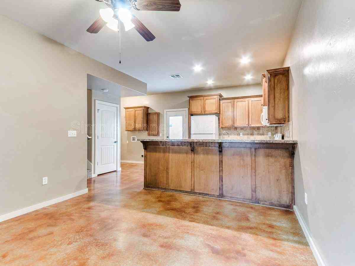 2876 Muzzy St - Photo 3 of 10