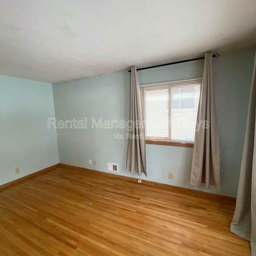 5743 Xerxes Ave S - Photo 3 of 10