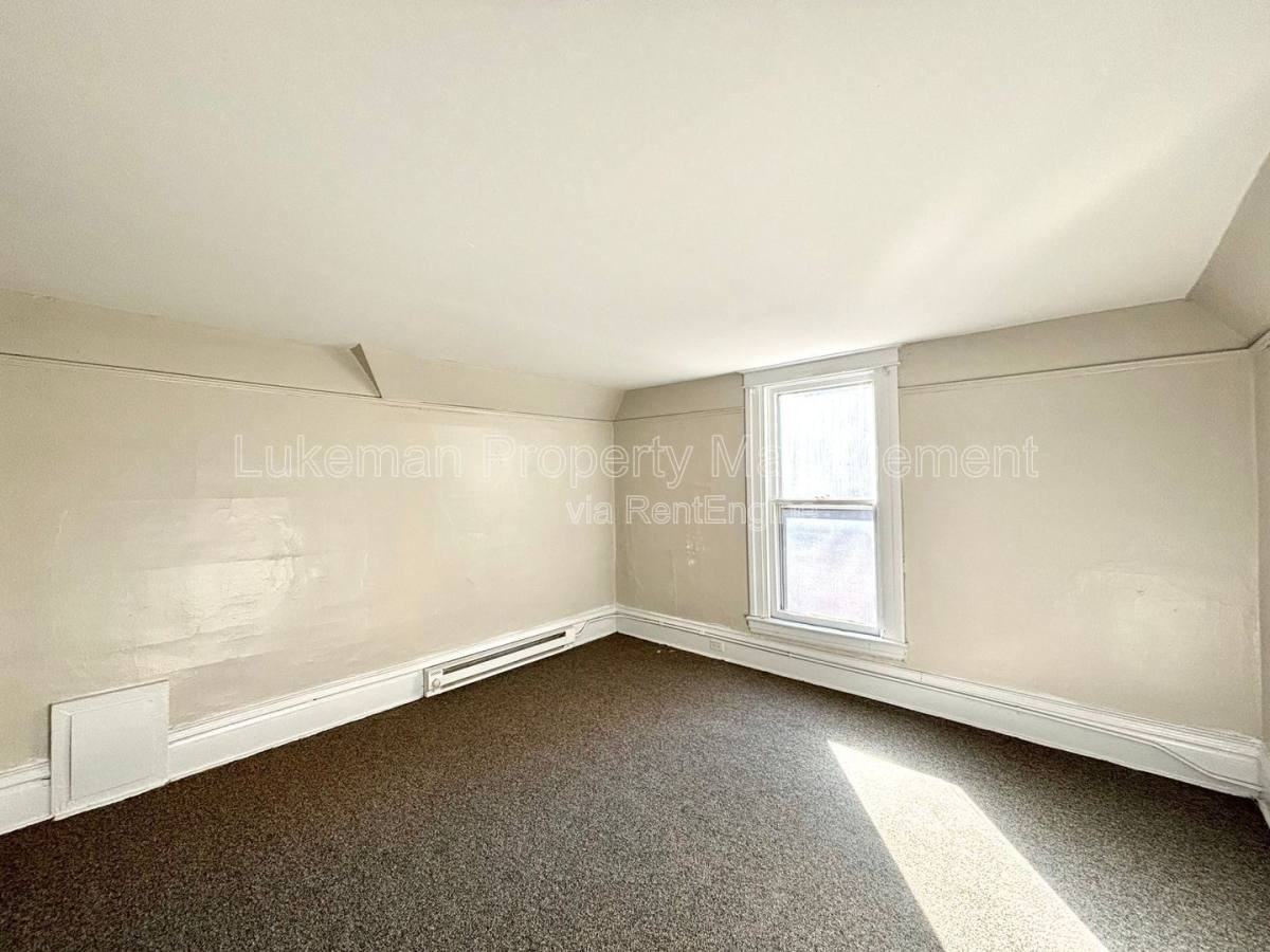 418 Pearl St #6 - Photo 2 of 10