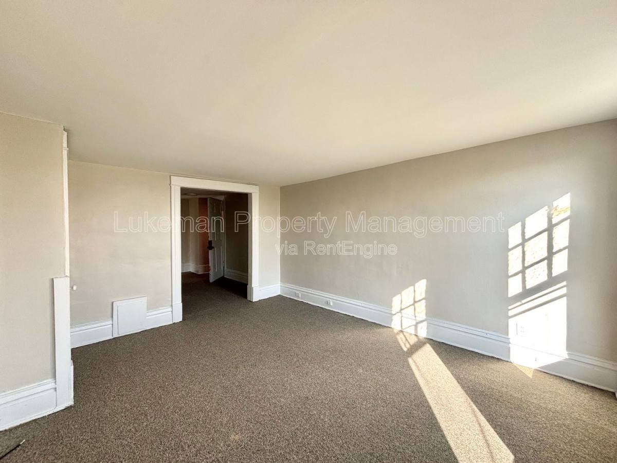 418 Pearl St #6 - Photo 3 of 10