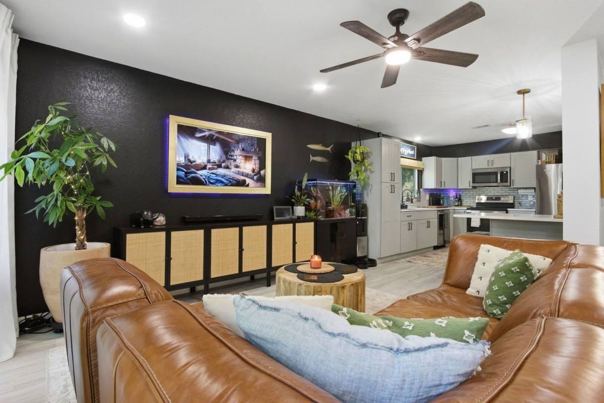 1004 E Red Cedar Cir - Photo 6 of 10