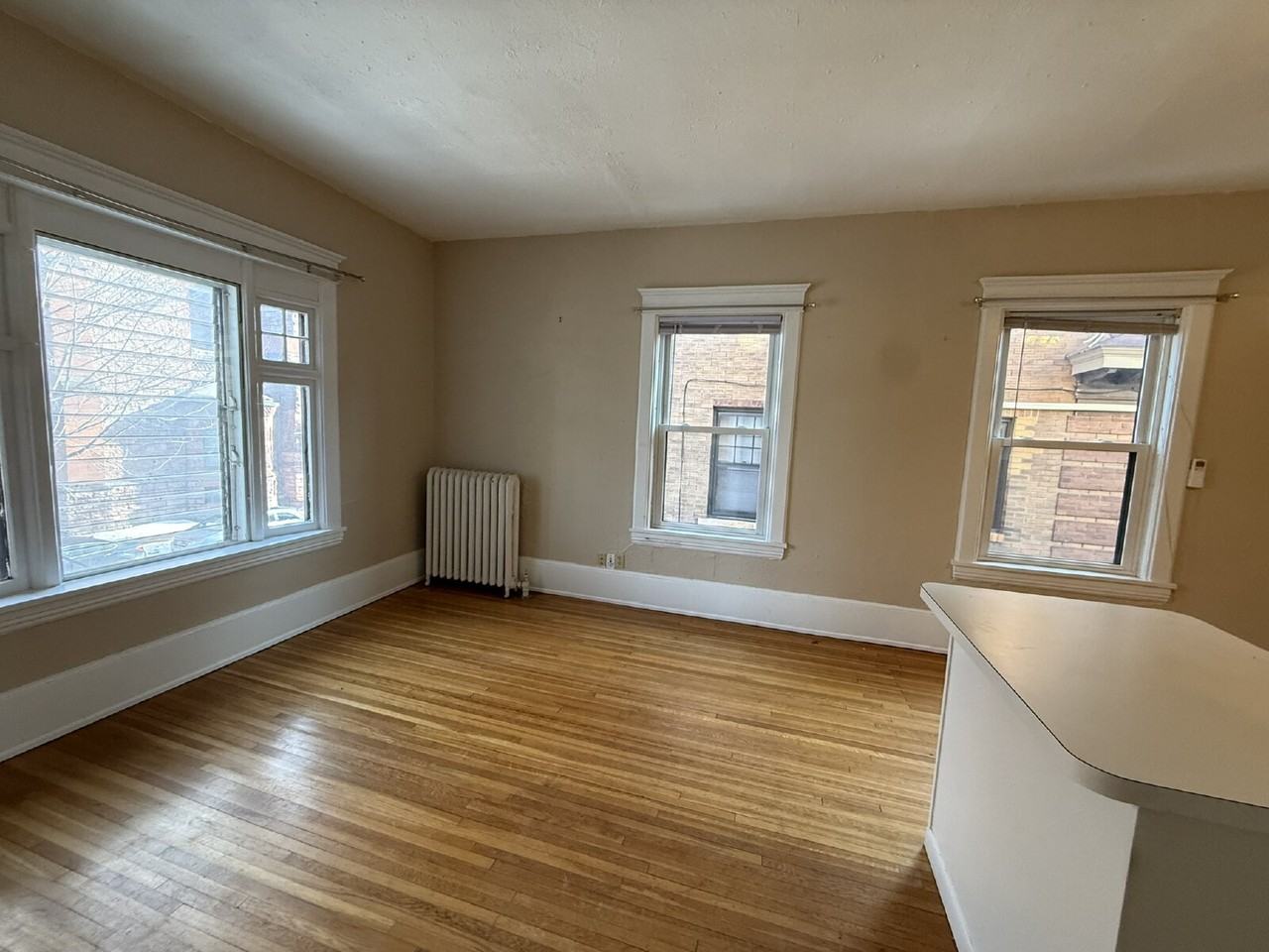 2000/2002 Dupont Ave S #5 - Photo 2 of 12