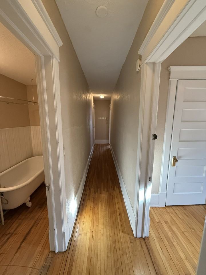 2000/2002 Dupont Ave S #5 - Photo 4 of 12