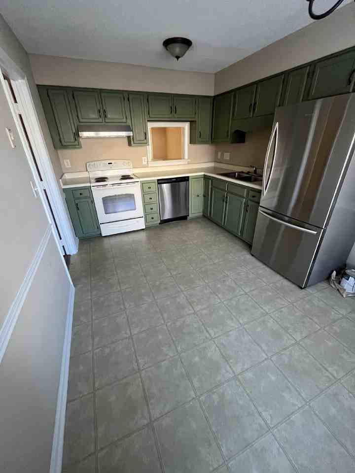 917 Shelby Dr Apt D - Photo 3 of 19