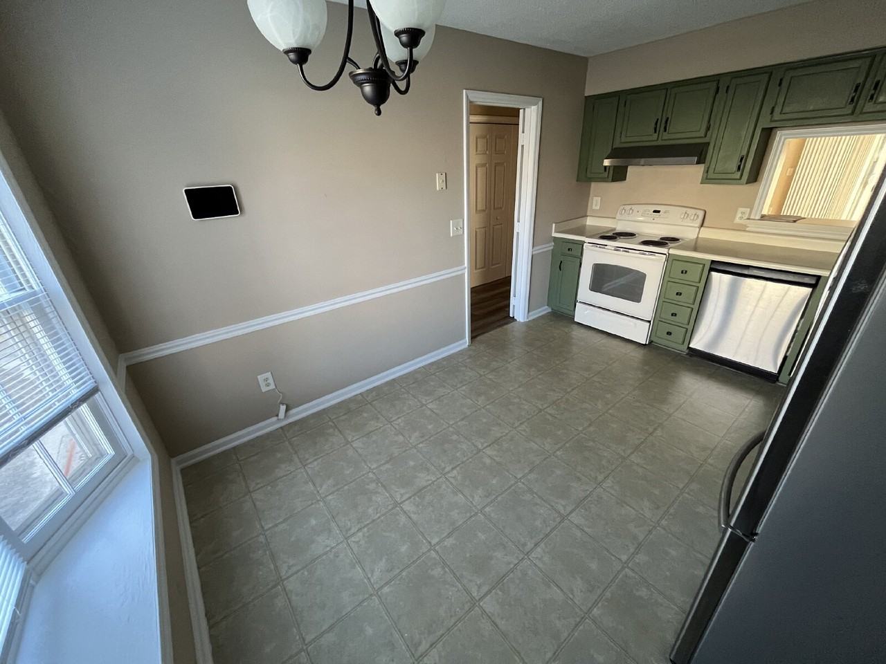 917 Shelby Dr Apt D - Photo 4 of 19