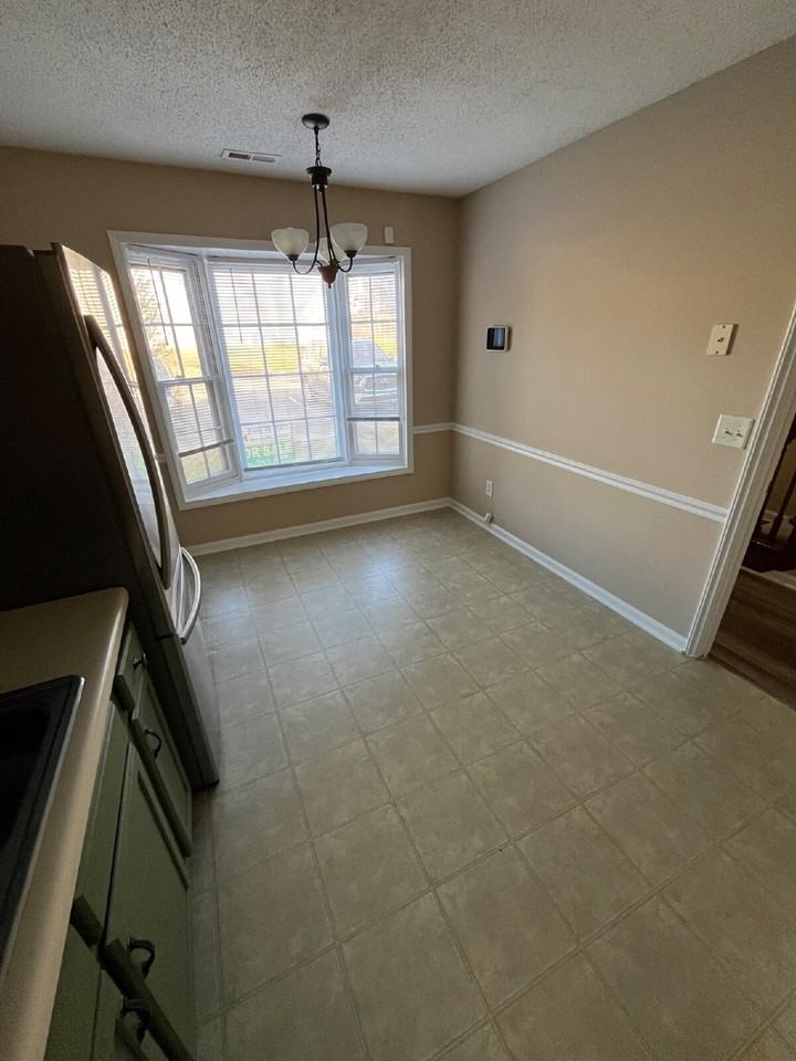 917 Shelby Dr Apt D - Photo 5 of 19