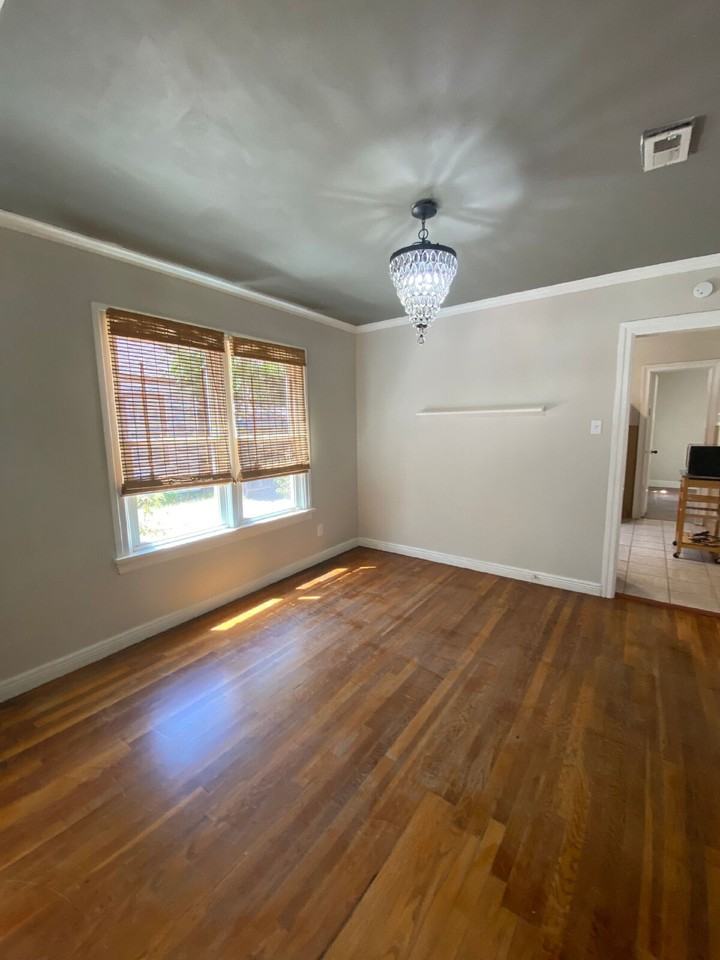 2518 25th St - Photo 4 of 17