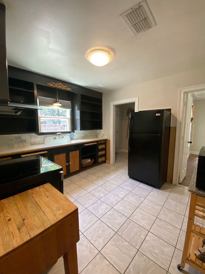 2518 25th St - Photo 5 of 17