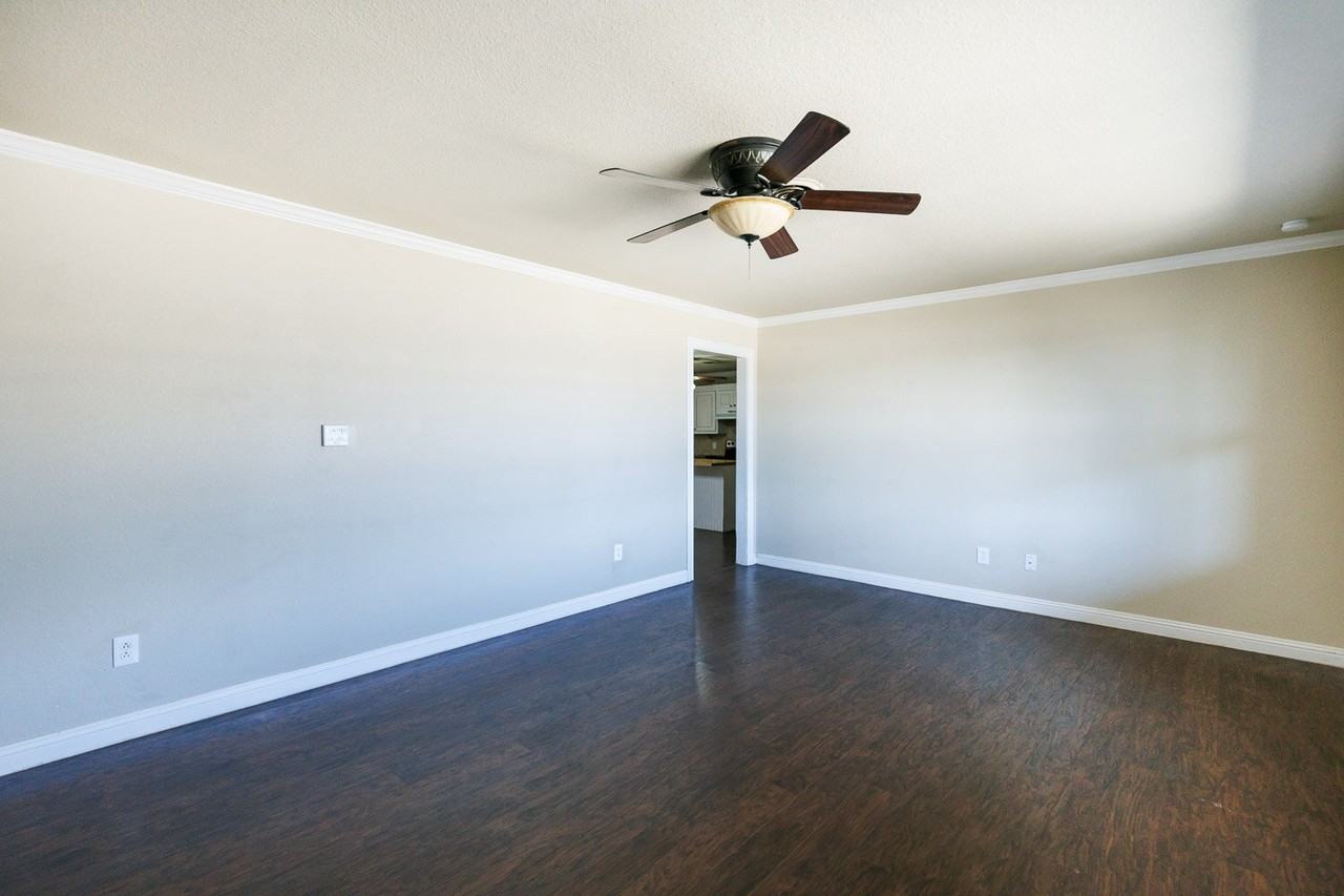 2505 52nd St - Photo 3 of 38