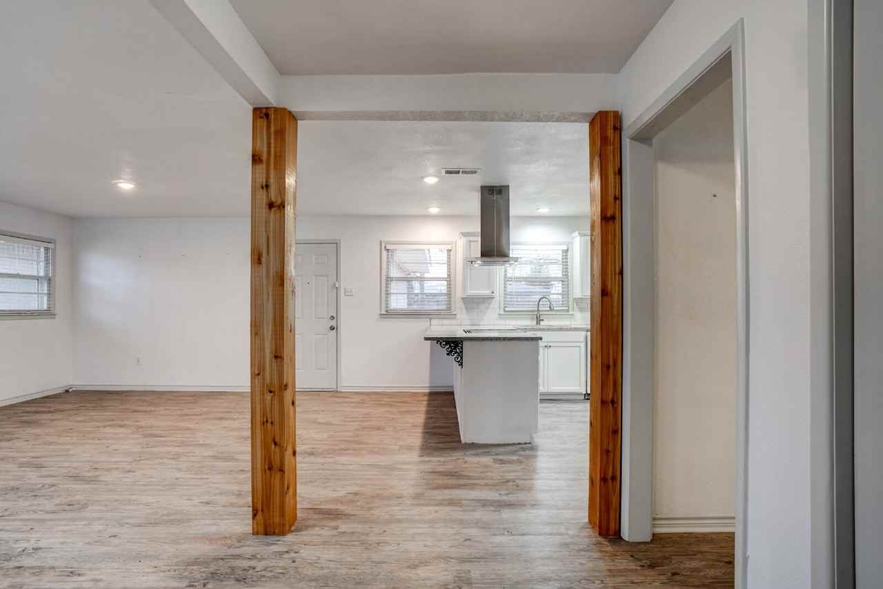 2826 54th St - Photo 3 of 32