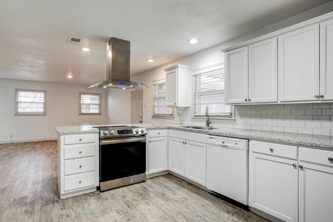 2826 54th St - Photo 7 of 32