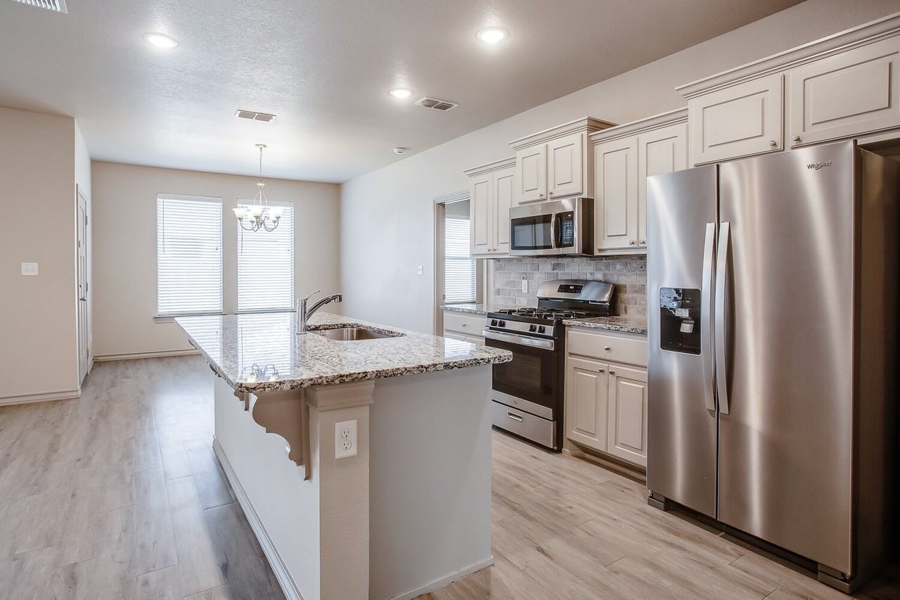 7518 88th St - Photo 5 of 18