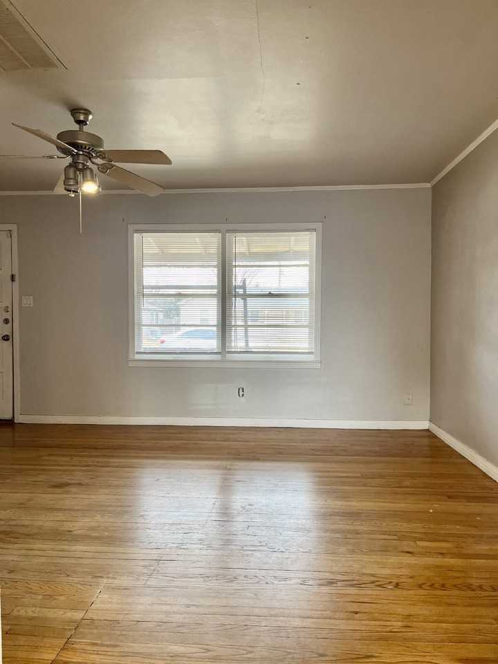 3414 24th St - Photo 4 of 21