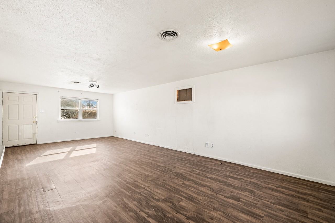 5614 44th St - Photo 4 of 20