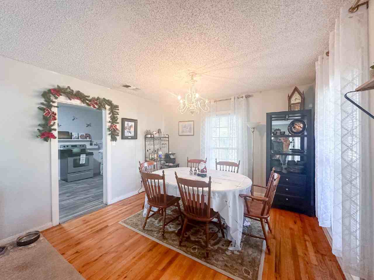 2611 29th St - Photo 3 of 9