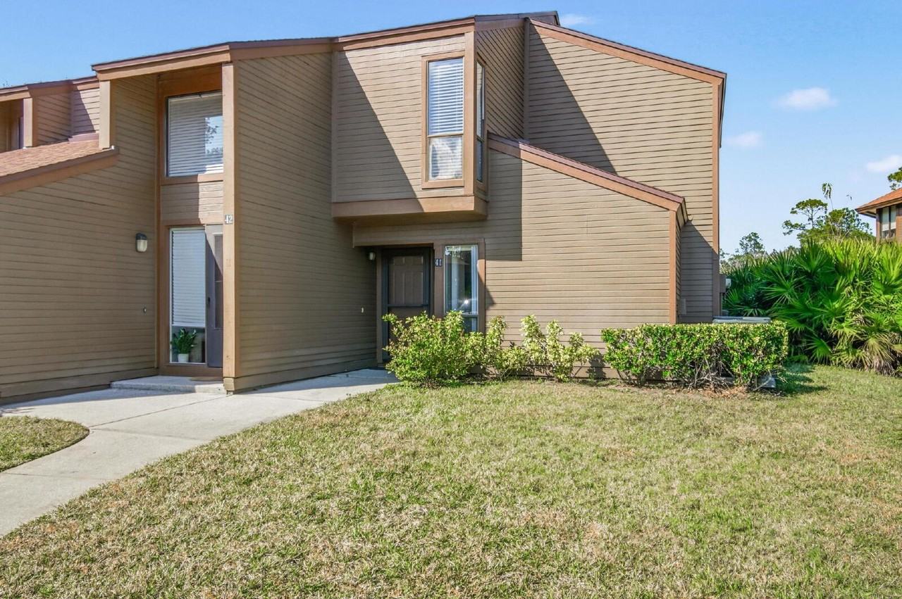 41 Hembury Ln - Photo 2 of 49