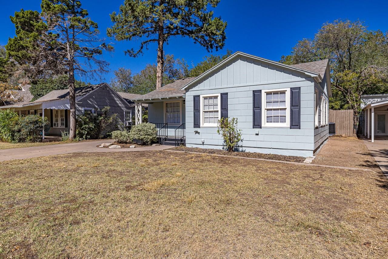 2810 24th St - Photo 2 of 47