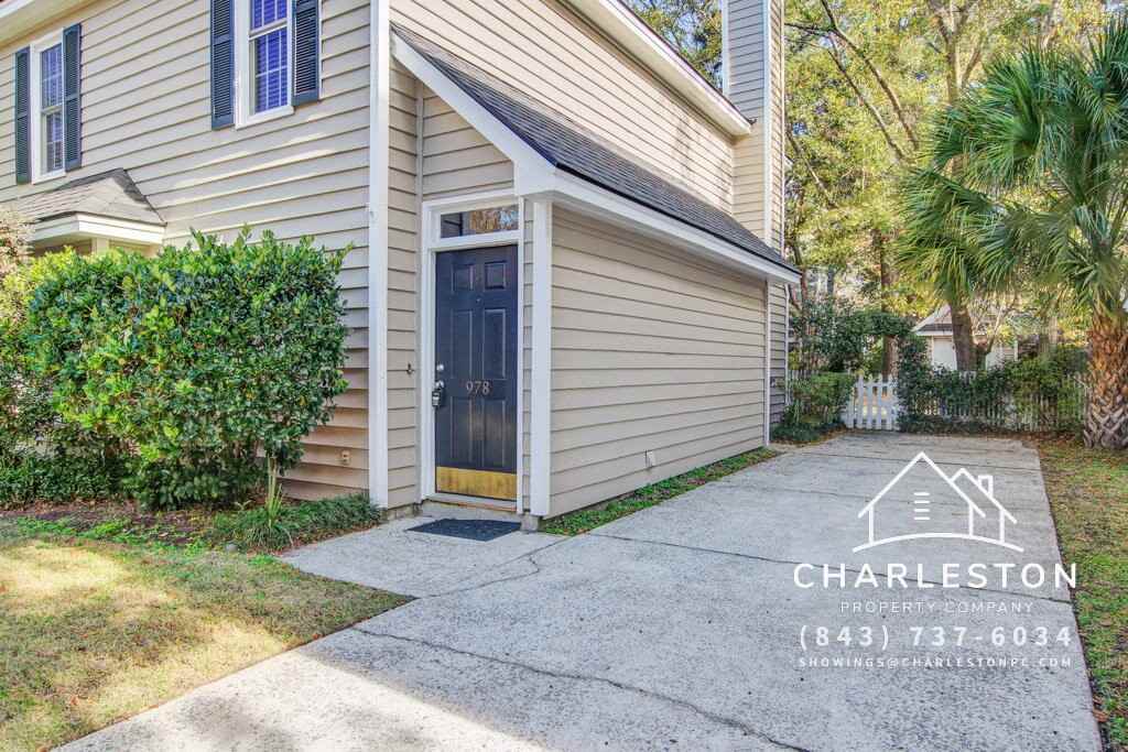 978 Governors Rd - Photo 2 of 27