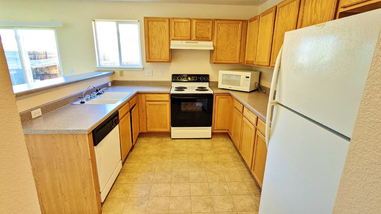 19739 E Lasalle Dr - Photo 6 of 15