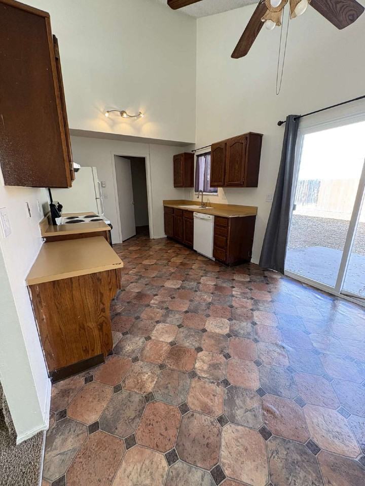 834 Bennett Ave - Photo 3 of 13