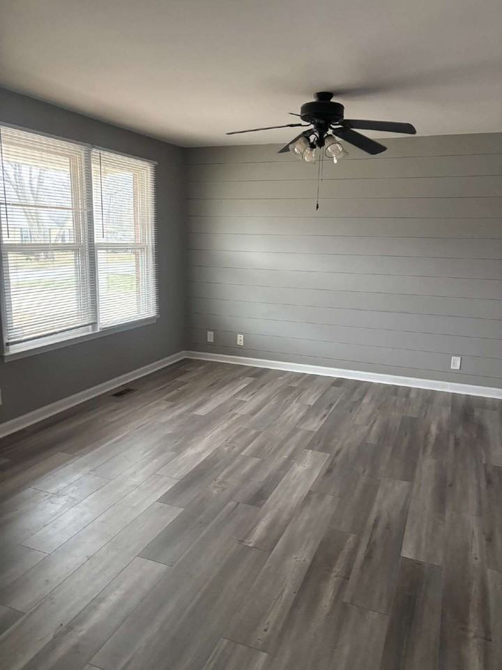 392 Roselawn Dr - Photo 4 of 20