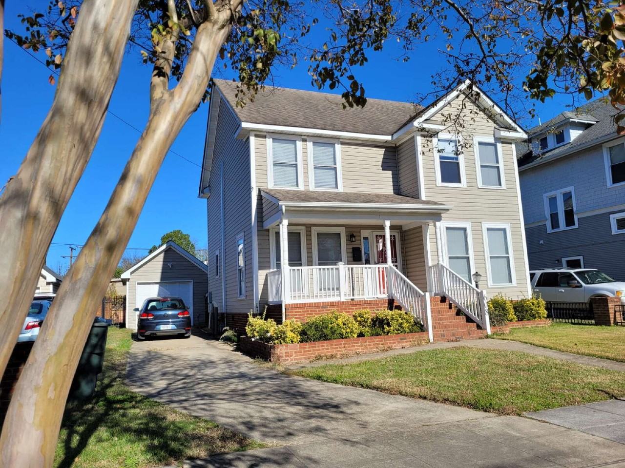 608 W 34th St - Photo 3 of 38