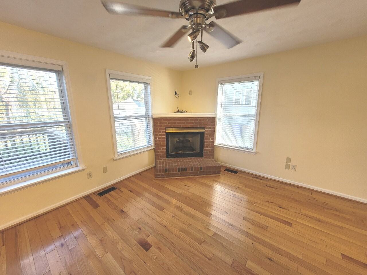 608 W 34th St - Photo 5 of 38