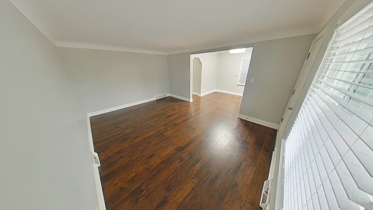 28319 Maple St - Photo 2 of 9