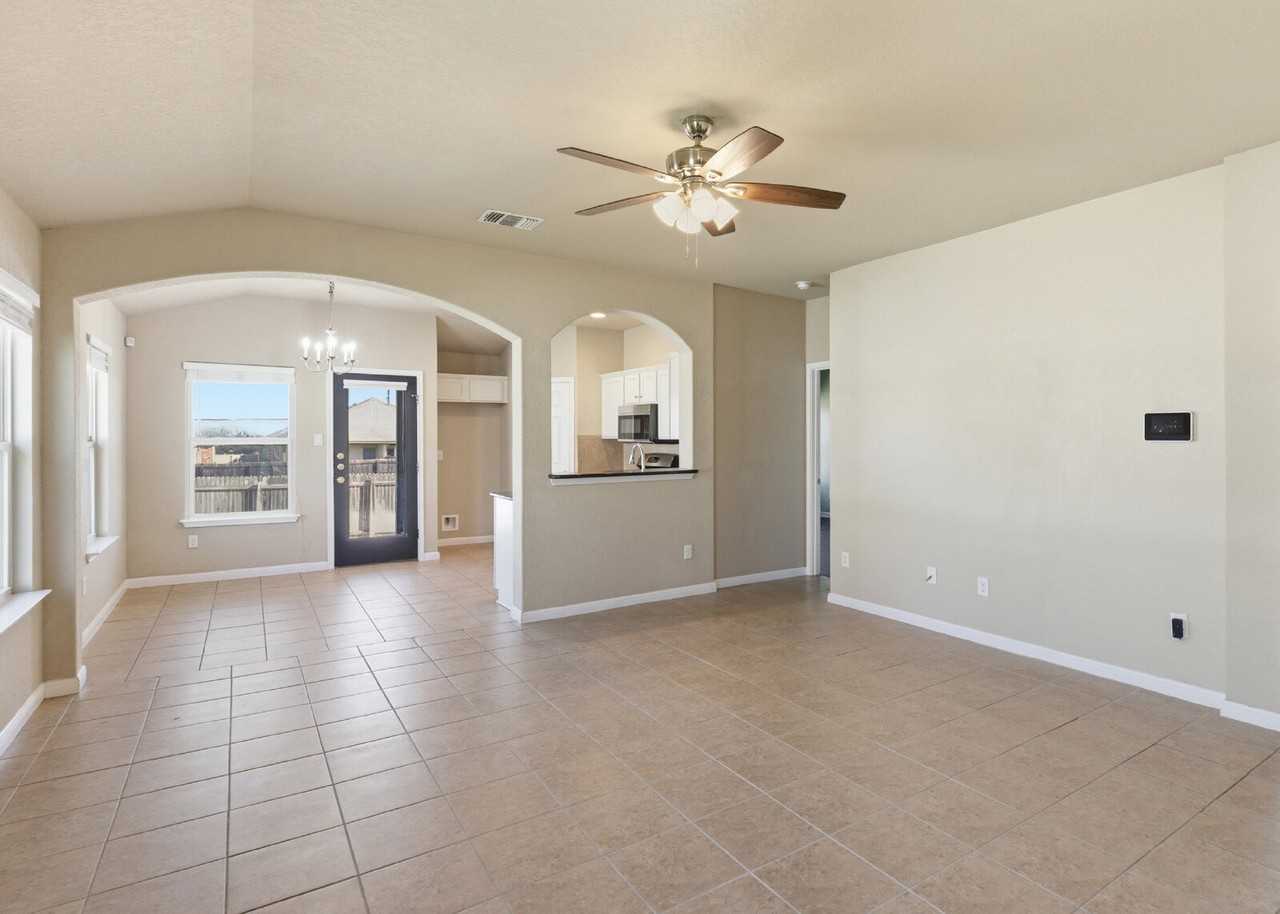 2587 Diamondback Trl - Photo 2 of 14