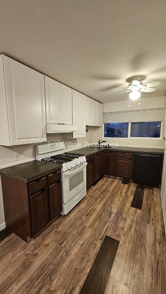 6219 N 49th St - Photo 6 of 13