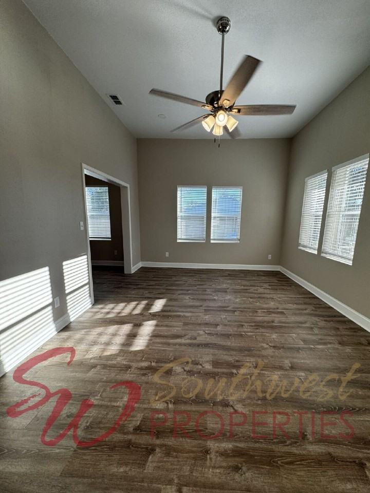 939 W Frey St - Photo 2 of 16