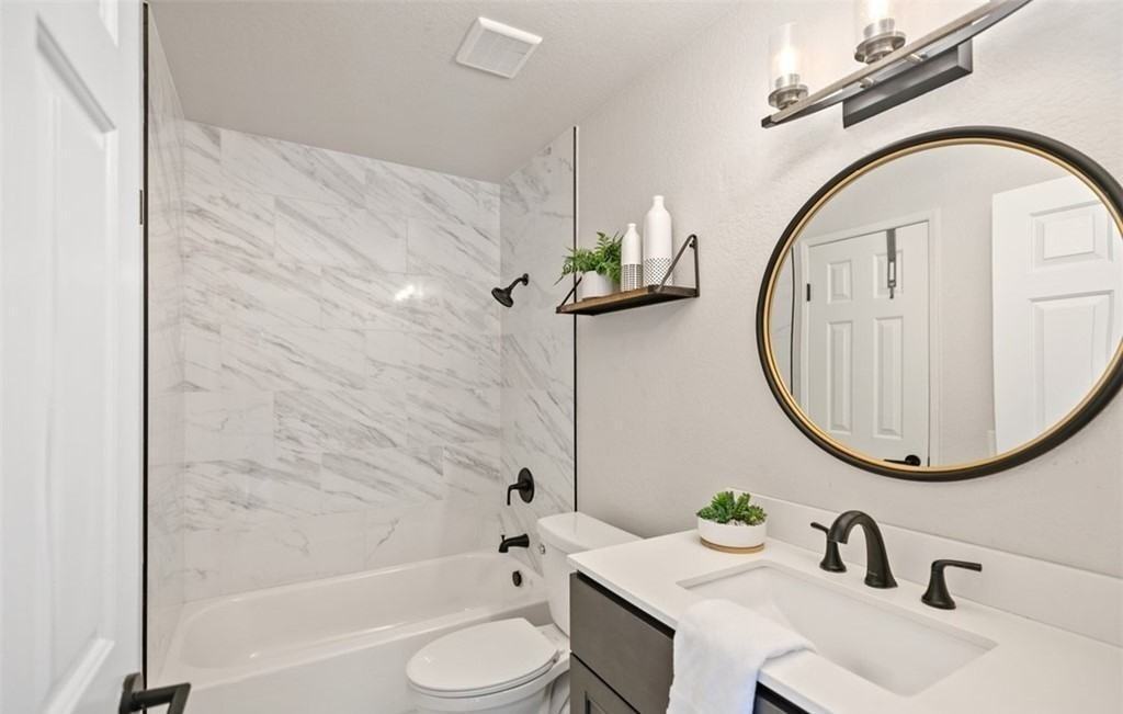 3730 S Bear St - Photo 5 of 8