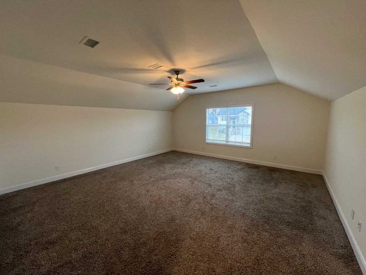 811 Lillian Grace Dr - Photo 2 of 18