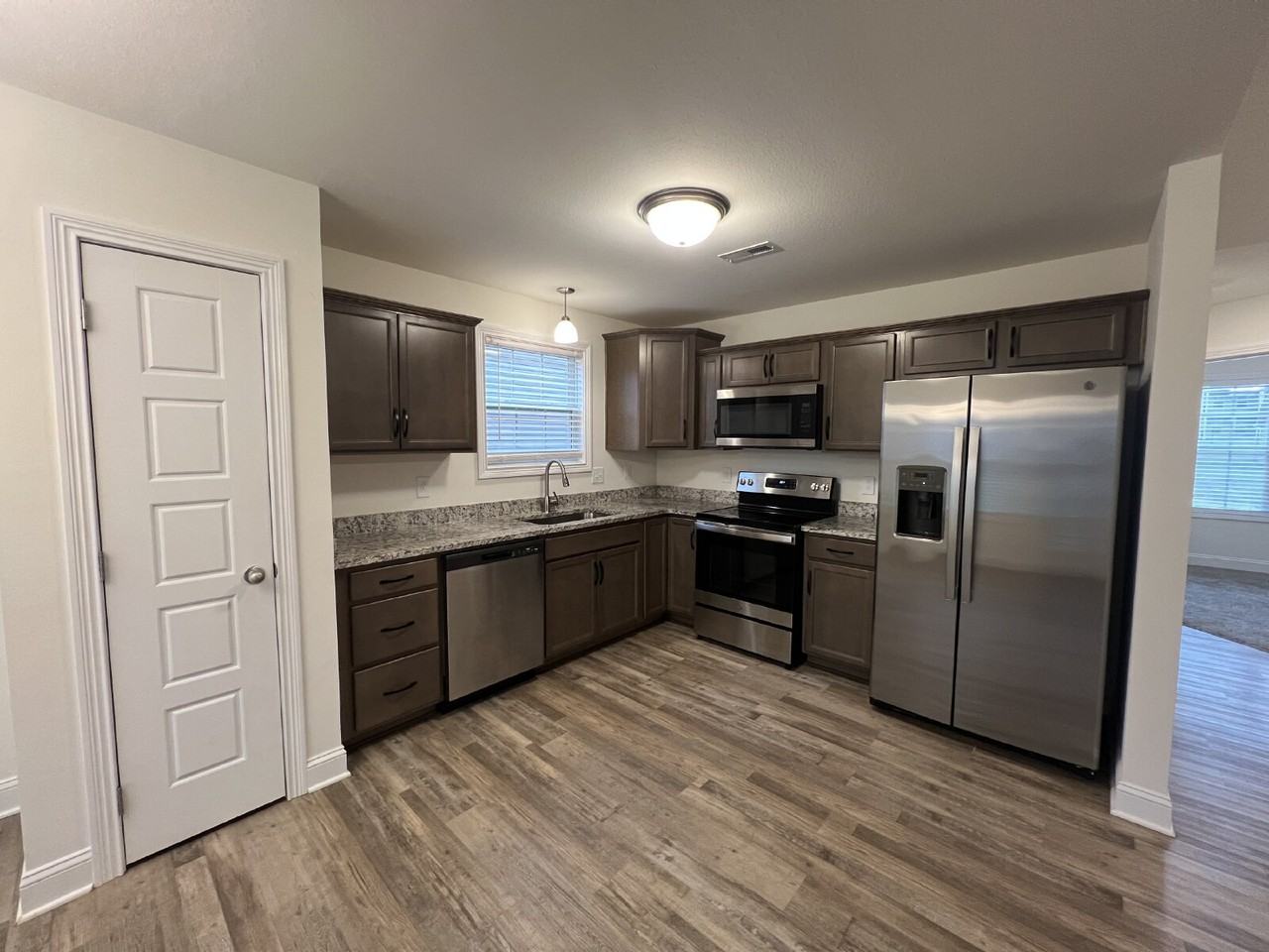 811 Lillian Grace Dr - Photo 6 of 18