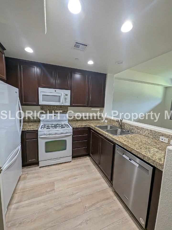 832 Tarragon Ln - Photo 4 of 11