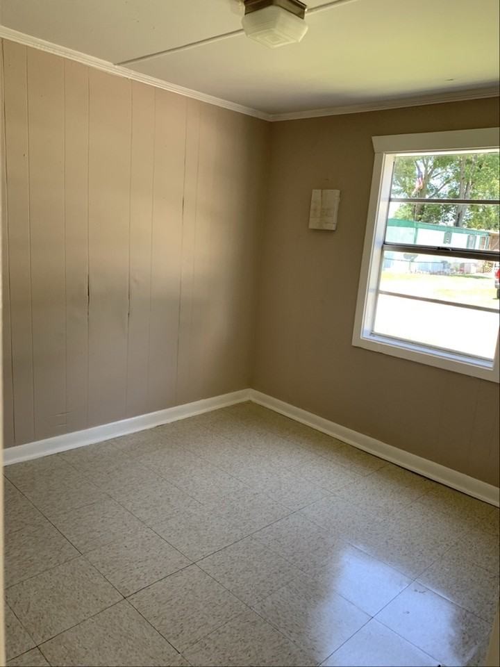 633 N Moss St - Photo 5 of 7