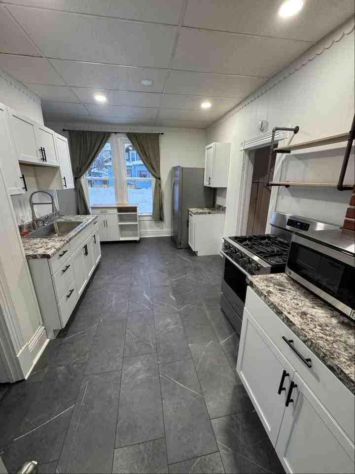 429 N 4th St - Photo 2 of 11