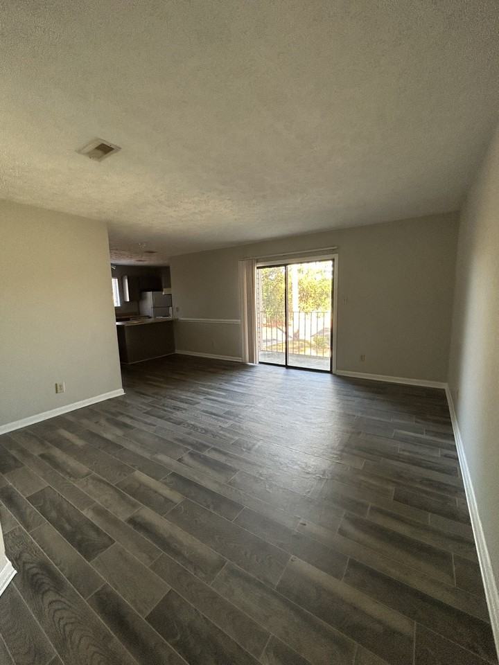 945 Applewood Ln #1 - Photo 2 of 7