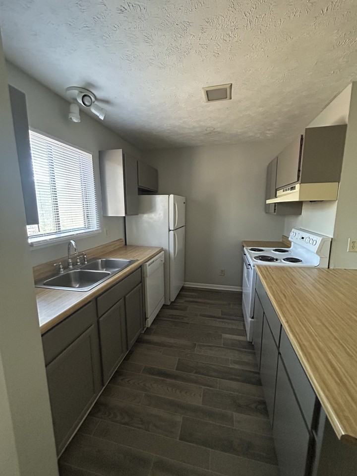 945 Applewood Ln #1 - Photo 3 of 7