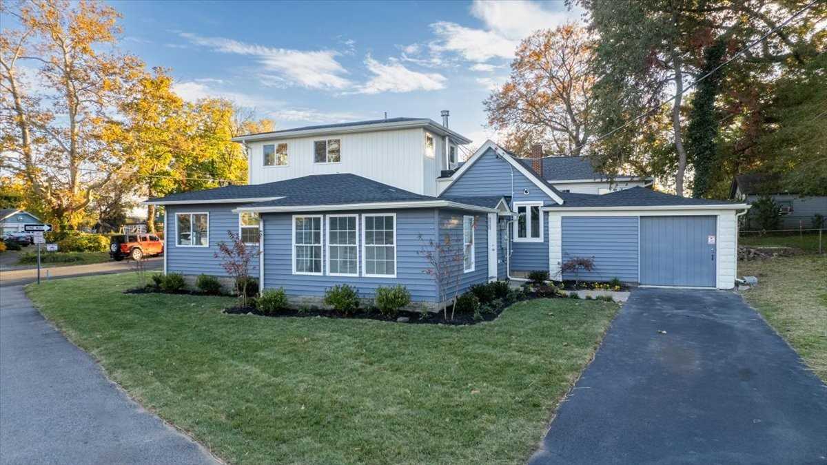 250 Glenwood Rd - Photo 2 of 26