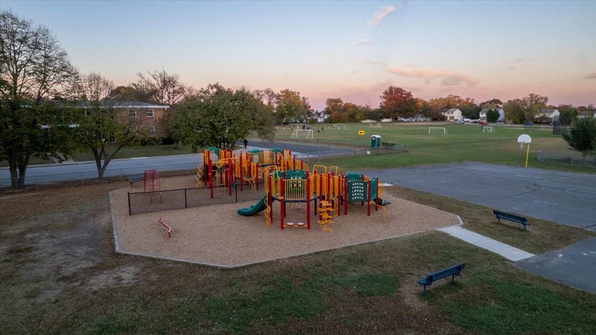 250 Glenwood Rd - Photo 6 of 26