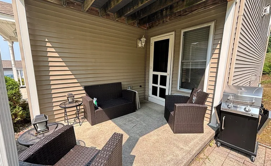 200 Shinnecock Ln - Photo 3 of 5