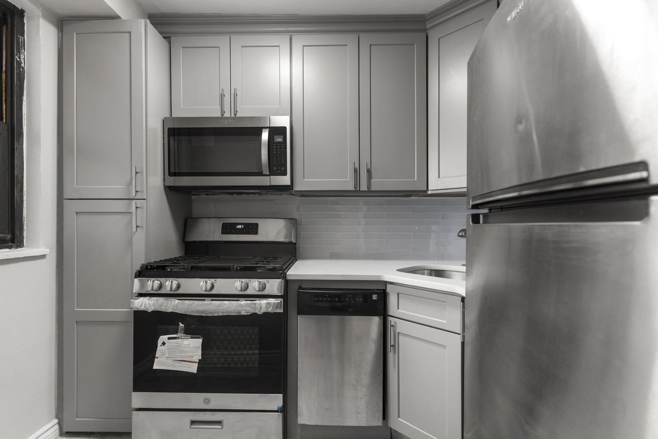 61-15 98th St #3M - Photo 5 of 19