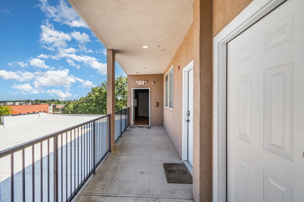 360 S Elm St - Photo 4 of 30