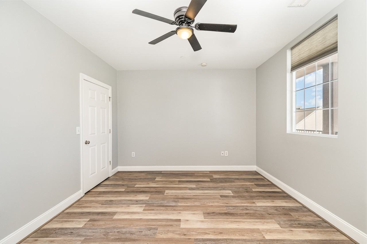 360 S Elm St - Photo 7 of 30