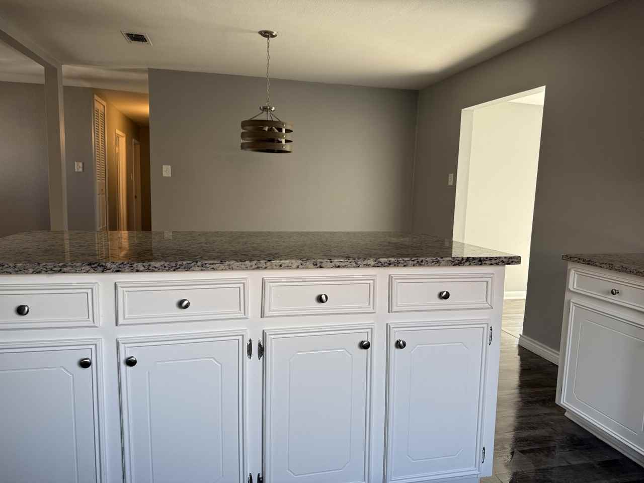 907 Zachry Dr - Photo 3 of 27